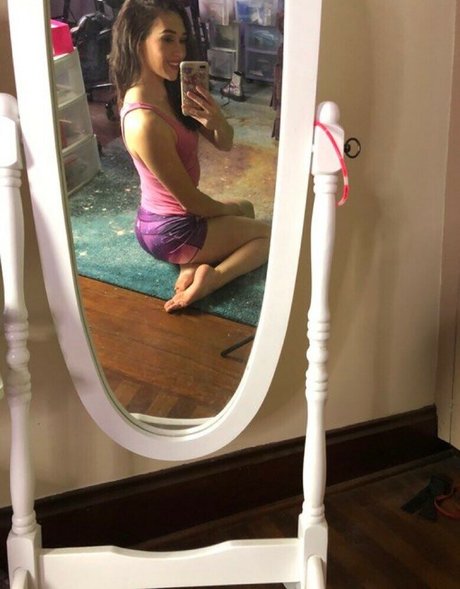 Обнаженная фотография утечки OnlyFans от Jess Brohard