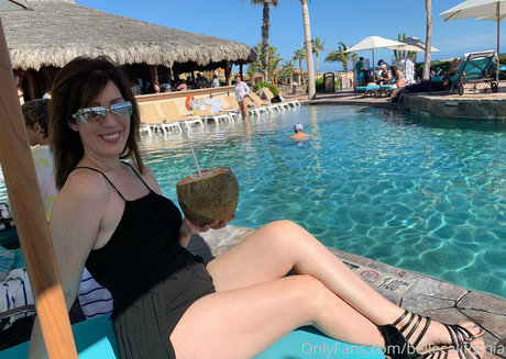 Nahá fotka uniklých OnlyFans od Mrsbellecakes
