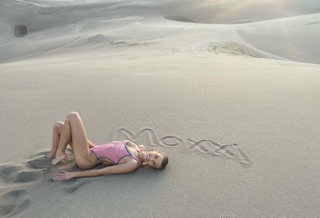 Naken lekkede OnlyFans-bilde av Lovemoxxi