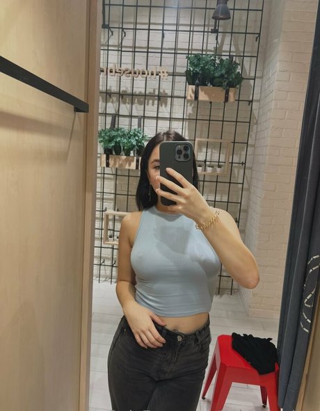 Naakte gelekte OnlyFans-foto van Babyamaliaa