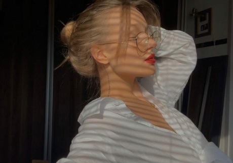 Foto di nudo di fuga di OnlyFans di Karina Muzhalovska