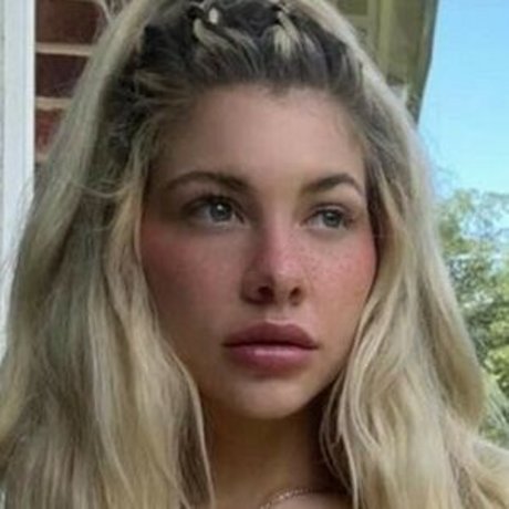 Nahá fotka uniklých OnlyFans od Haylei Mychail