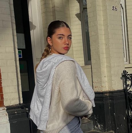 Nahá fotka uniklých OnlyFans od Ela Beeri