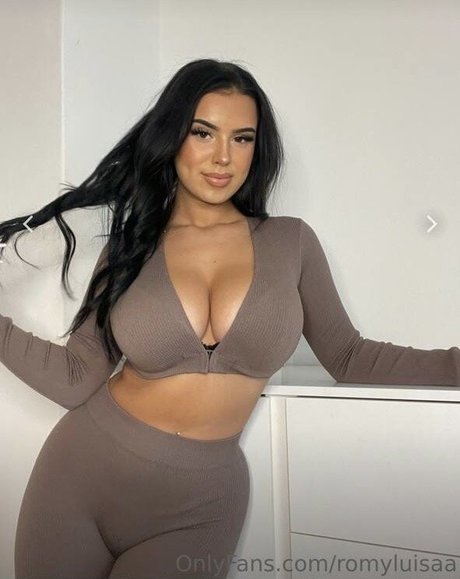 Nahá fotka uniklých OnlyFans od Romyluisaa