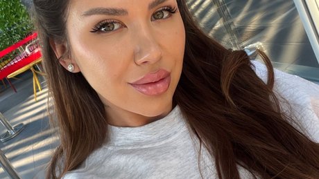 Alaston vuotanut OnlyFans-kuva Monicabae