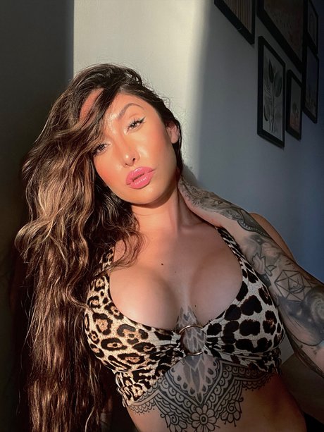 Alaston vuotanut OnlyFans-kuva Mistymason