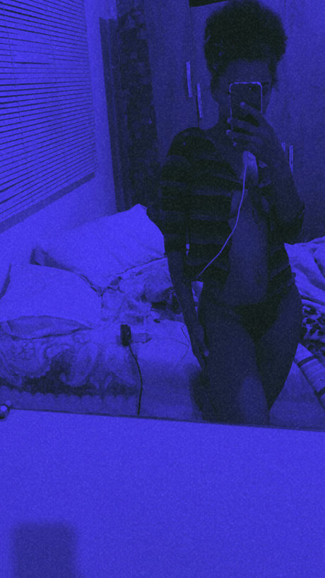 Naken läckt OnlyFans-bild av Dm