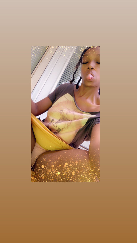 Foto nua vazada do OnlyFans de Akunoko