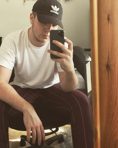 Nagie wyciekłe zdjęcie OnlyFans od Chubby Gay Boy