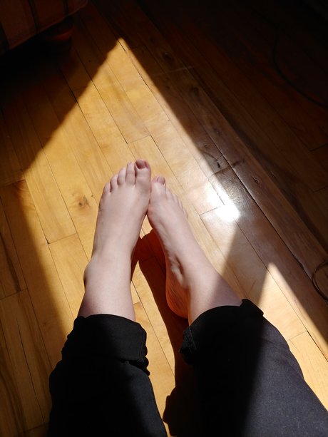 Naken läckt OnlyFans-bild av Tinyfeetandtoes