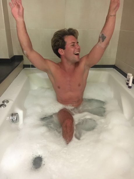 Nagie wyciekłe zdjęcie OnlyFans od George Scott
