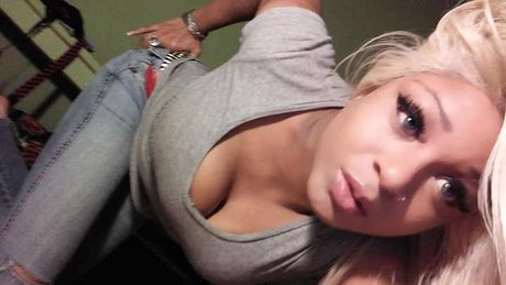 Alasti lekkinud OnlyFans-i pilt Journey