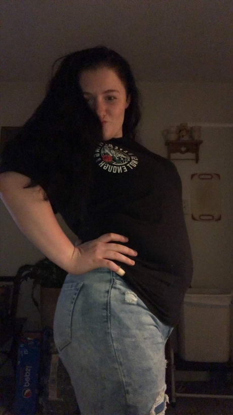 Naken läckt OnlyFans-bild av Skylar Phoenix