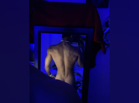 Naakte gelekte OnlyFans-foto van Juandavidg