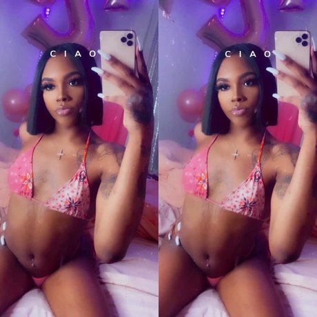 Naken läckt OnlyFans-bild av Kenzie Baddie