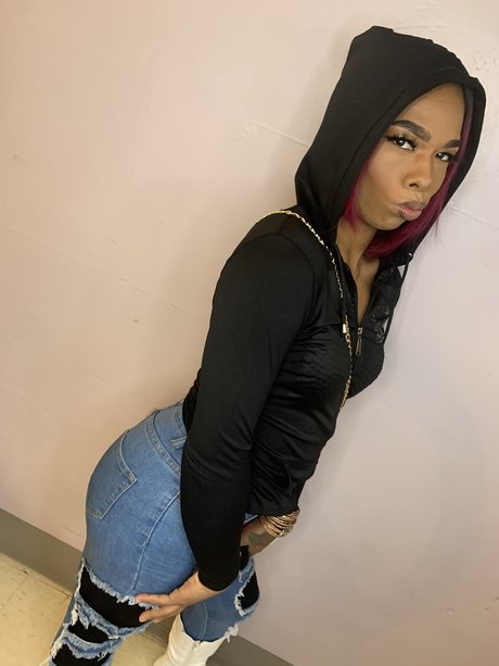 Alaston vuotanut OnlyFans-kuva Queensavage
