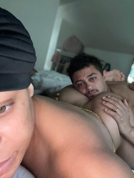 Naken läckt OnlyFans-bild av Marriedtwins