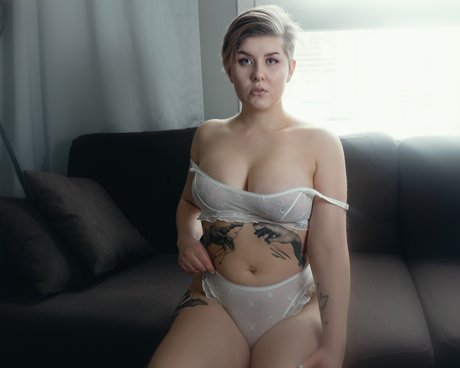 Naken läckt OnlyFans-bild av Eve