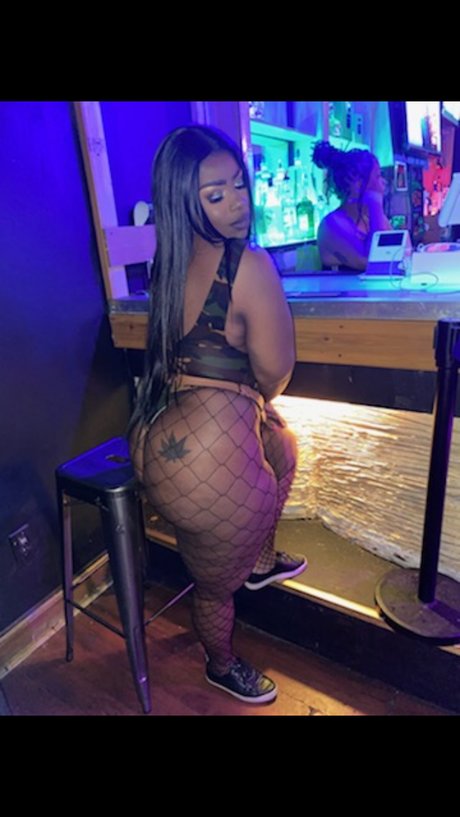 Naakte gelekte OnlyFans-foto van Mary Jayne