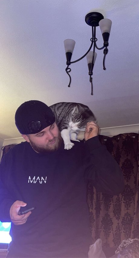 Naken läckt OnlyFans-bild av Brad