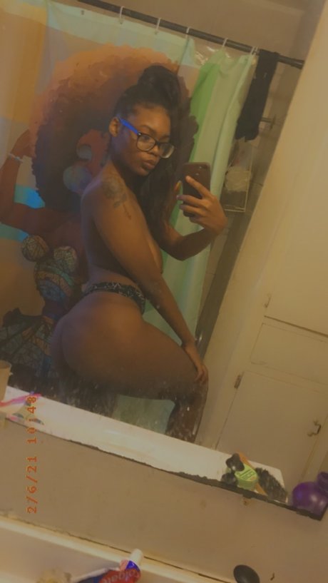 Naakte gelekte OnlyFans-foto van U35662603