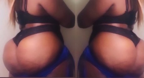Nahá fotka uniklých OnlyFans od  Mizz Ghetto Booty 54 Inches 