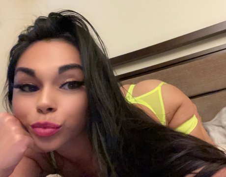 Обнаженная фотография утечки OnlyFans от Mya Milaya