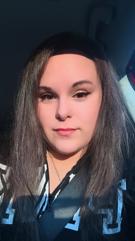 Naken lekkede OnlyFans-bilde av Haley Marsala
