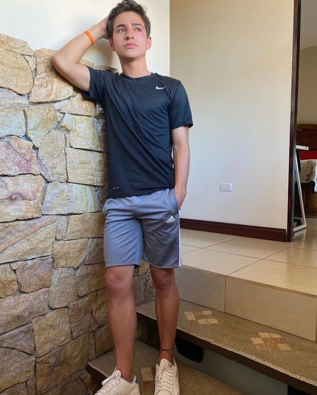 Naken läckt OnlyFans-bild av Sebastian
