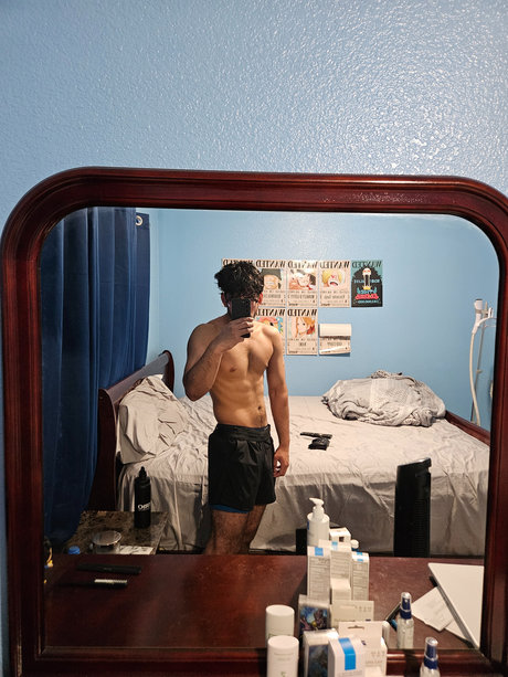 Naken läckt OnlyFans-bild av Hungcollegeguy4