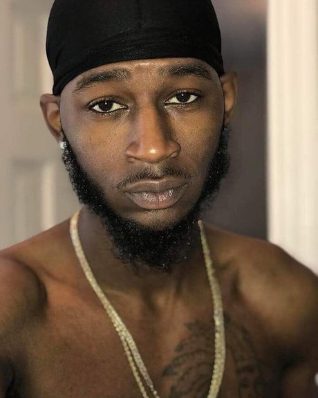 Naken läckt OnlyFans-bild av Long Stroke King
