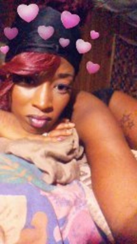 Naakte gelekte OnlyFans-foto van Amenetta Fields