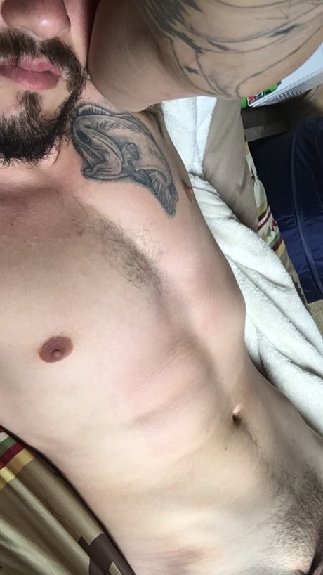 Alaston vuotanut OnlyFans-kuva Jon