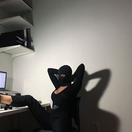 Naken läckt OnlyFans-bild av Baby Adri