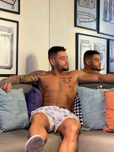 Naken lekkede OnlyFans-bilde av Yuri Lion