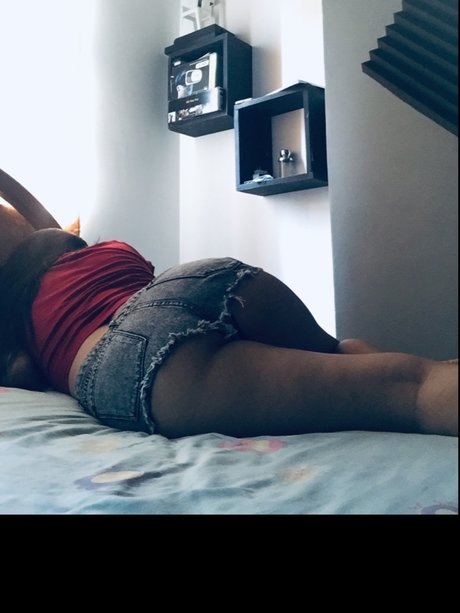 Naken läckt OnlyFans-bild av Ni Puta Ni Santa 