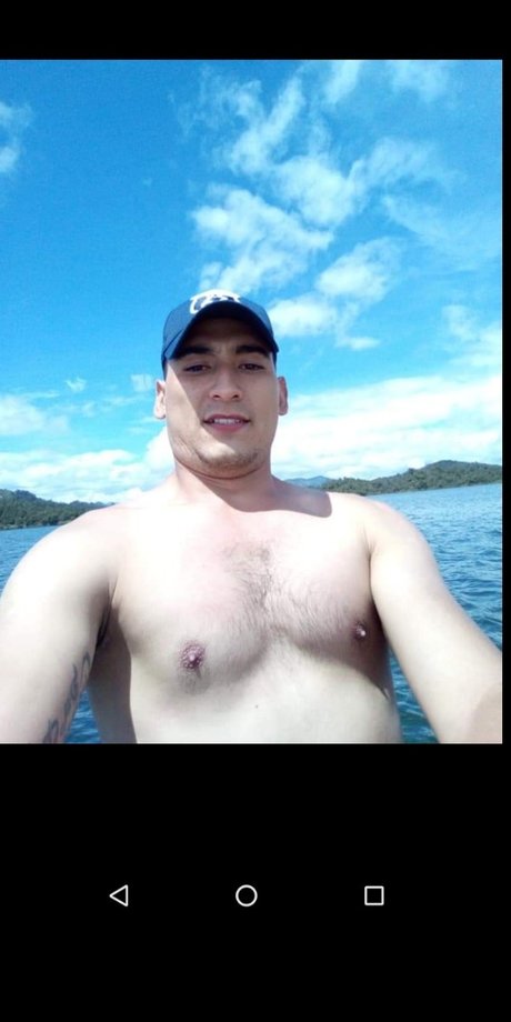 Naakte gelekte OnlyFans-foto van Sex Jhonnys