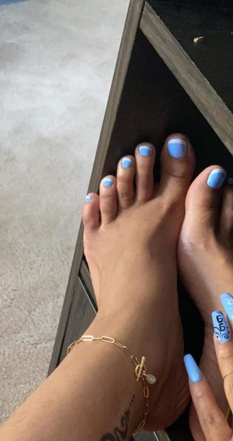 Обнаженная фотография утечки OnlyFans от  Trio Of Toes 