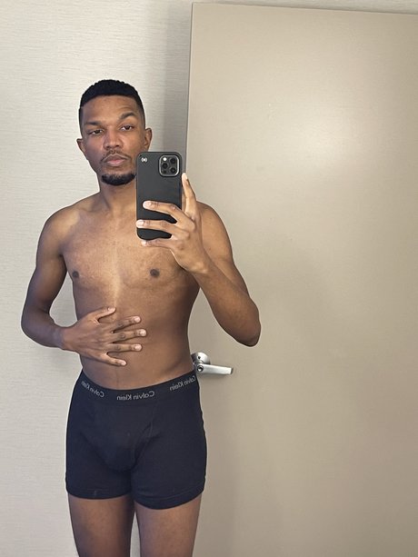 Nahá fotka uniklých OnlyFans od Ron Julio