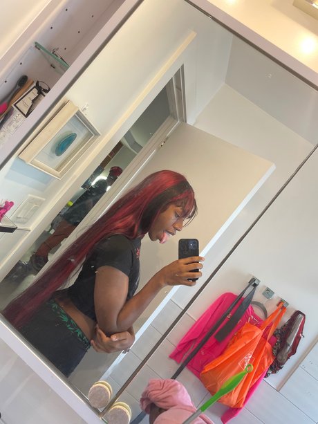 Alasti lekkinud OnlyFans-i pilt Queen Pin 