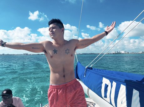Naken läckt OnlyFans-bild av Eli Halil