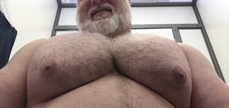 Naakte gelekte OnlyFans-foto van Pecdad