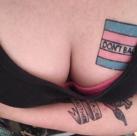 Naken läckt OnlyFans-bild av Glitch Steelheart