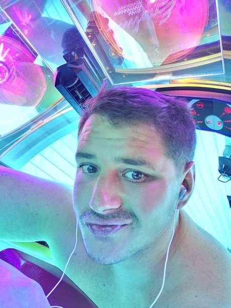 Alaston vuotanut OnlyFans-kuva Roenny Droenny