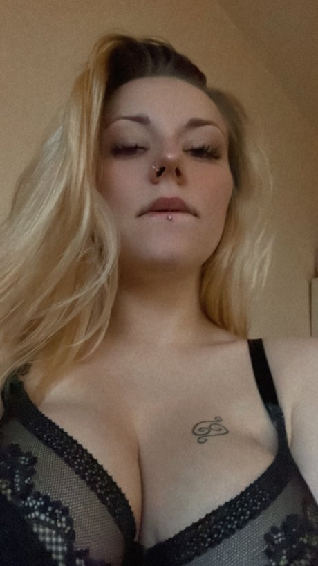 Naakte gelekte OnlyFans-foto van Lauravinora