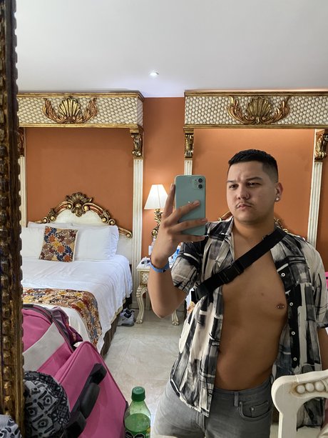 Alasti lekkinud OnlyFans-i pilt Alexdelray