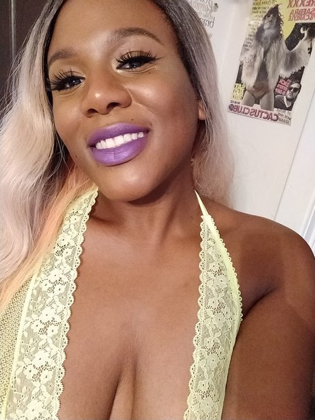 Naken lekkede OnlyFans-bilde av Bbwbelle