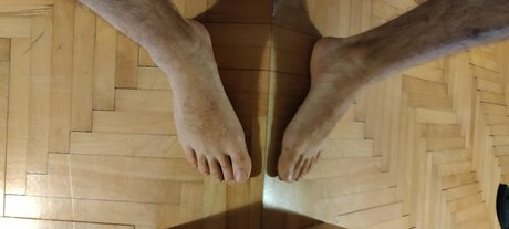 Naakte gelekte OnlyFans-foto van Pp  Hairy Feet