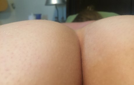 Nahá fotka uniklých OnlyFans od  Voluptuous Viv 