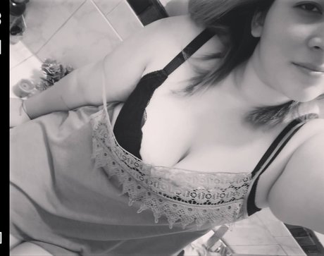 Naakte gelekte OnlyFans-foto van Komii
